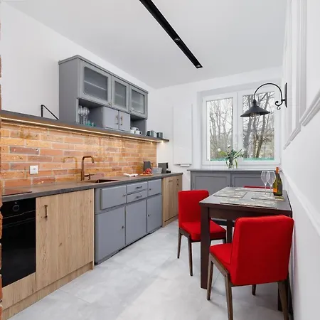 Apartment Osiedle Szkolne Cracow By Renters